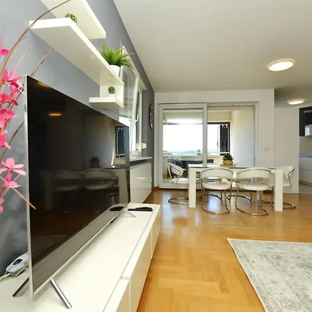 Apartment Deluxe 5d *